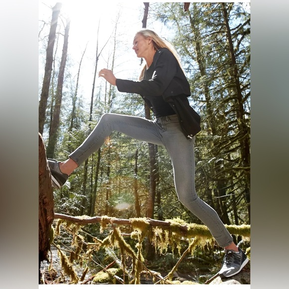 ATHLETA Sculptek Skinny Grey Wash Jeans, 6 Stretch Grey Jeans - Picture 12 of 16